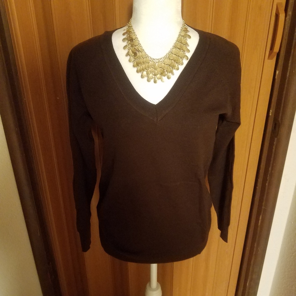 DARK BROWN V-NECK SWEATER